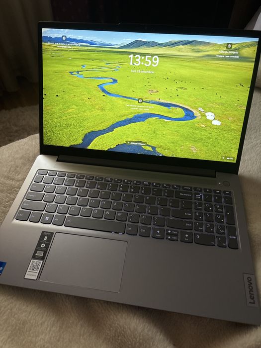 Lenovo IdeaPad Slim 3 aproape nou