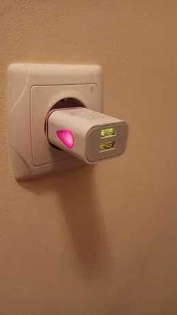 Двойно зарядно за мобилен телефон с Microusb кабел