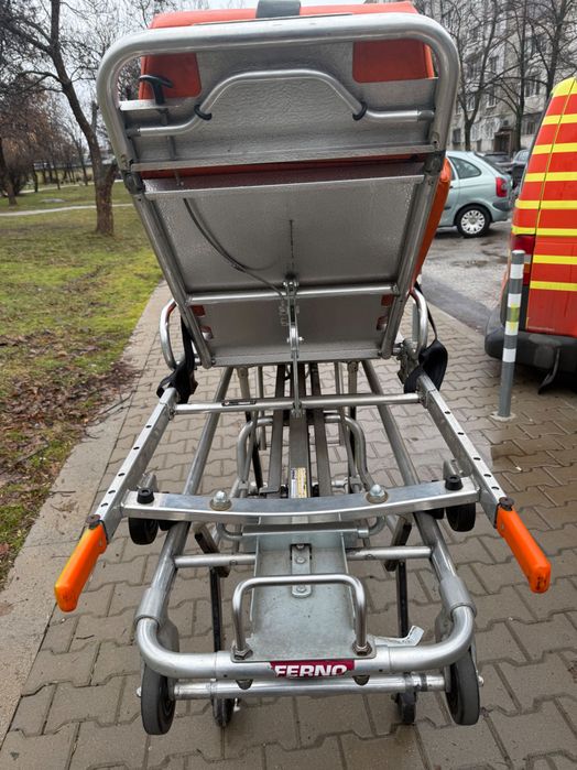 Носилка и стол за линейка