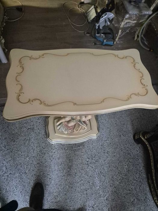 Masă în stil venețian