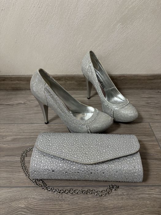 Комплект обувки с чанта