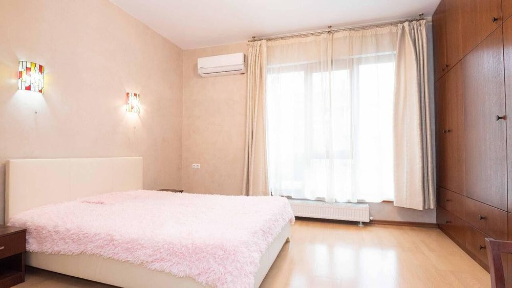 Дава се под наем Тристаен апартамент в Бургас, Център - 107 кв.м за 1020 € - Снимка #3