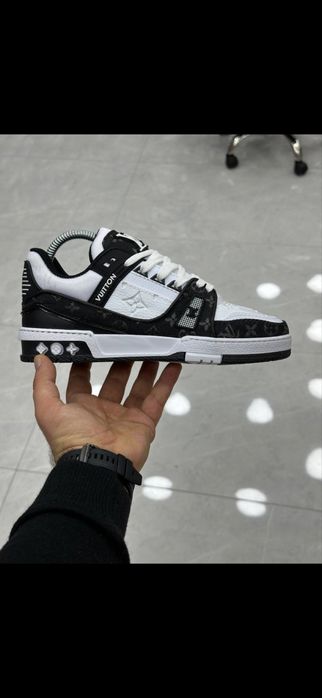 Adidasi Louis Vuitton