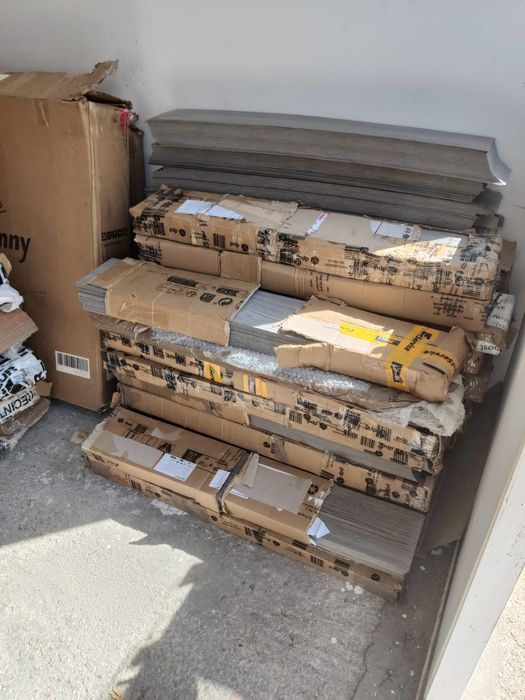 Setul de plăci de pardoseală autoadezive din PVC include 36 de plăci,