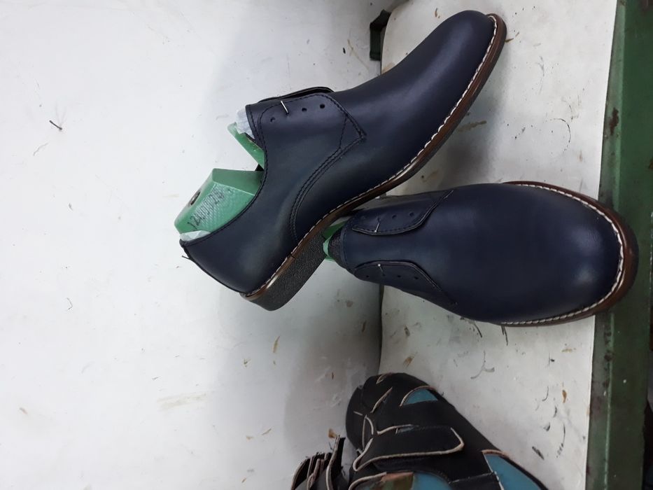 Confecții și reparații încălțăminte .Vopsim geci din piele .