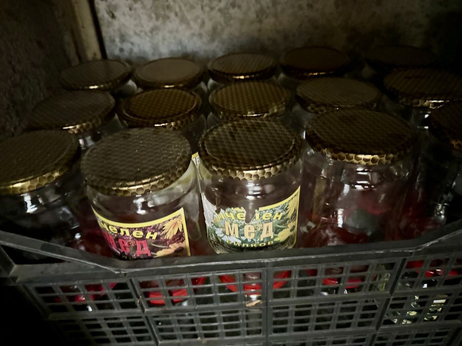 Чисти буркани за мед с капачки 720 ml и 580 ml