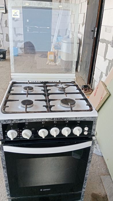 Продам газовую плиту