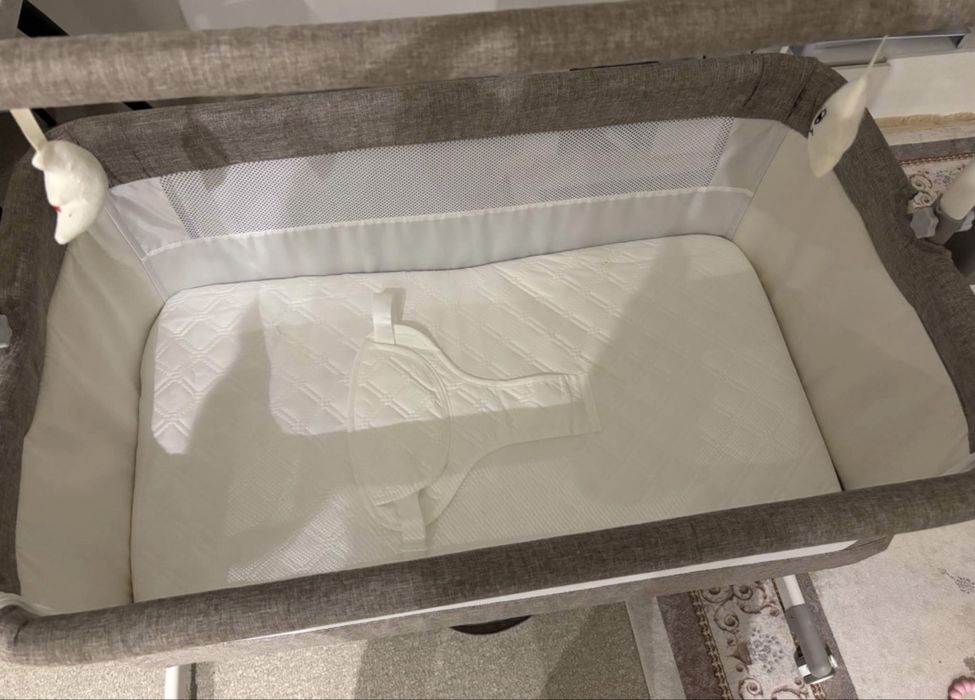 Pătuț co-sleeping pentru bebeluși