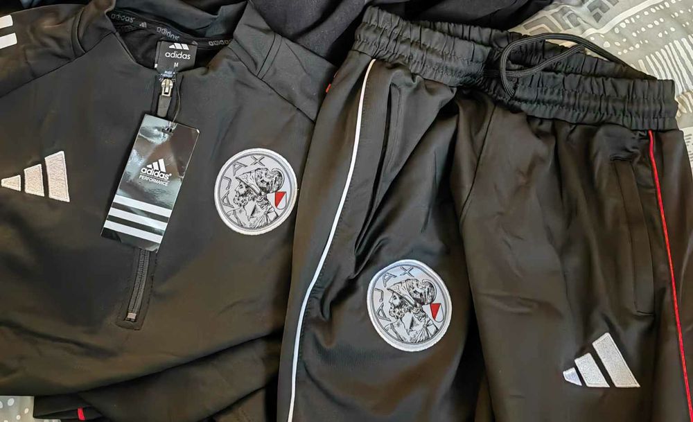 ТОП! Адидас Аякс Подаръчен Футболен анцунг екип за фенове!!