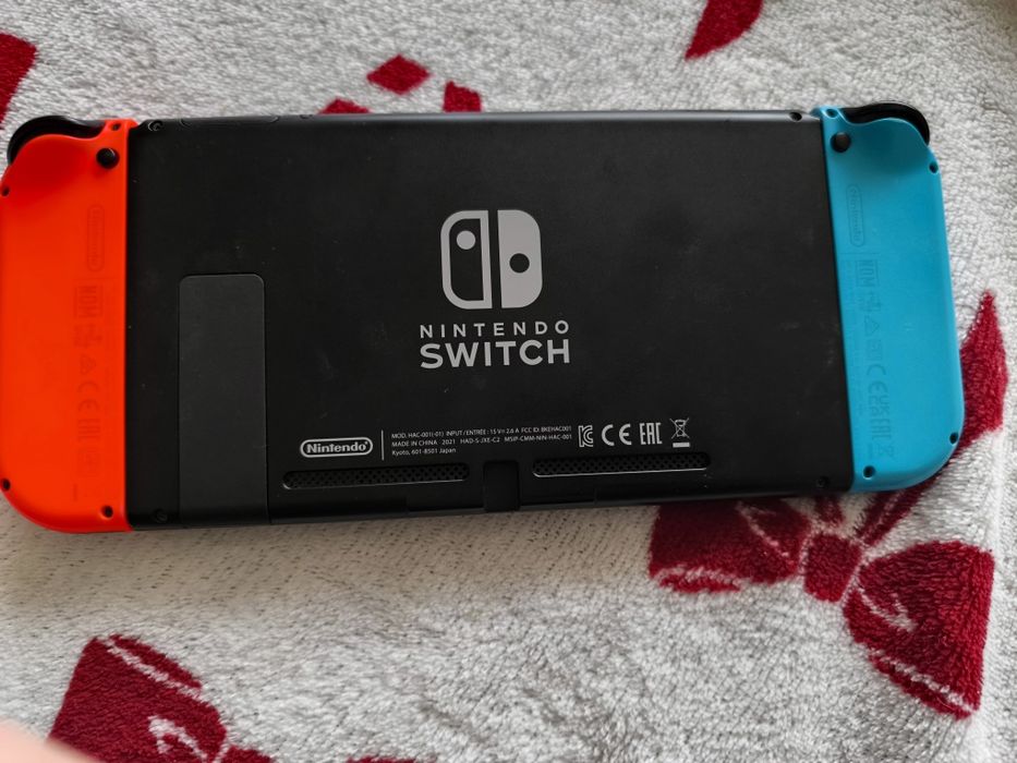 Nintendo switch с игри и аксесоари