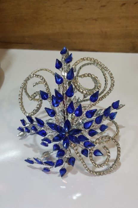 Abadok toshli diadema