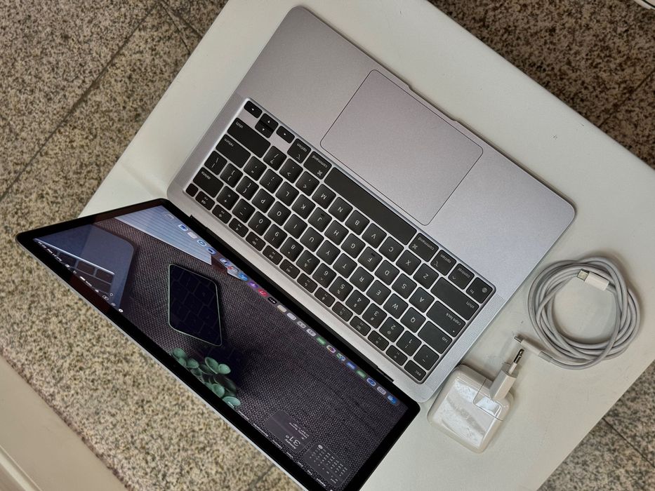 MacBook Air M1 (256gb) 100 %