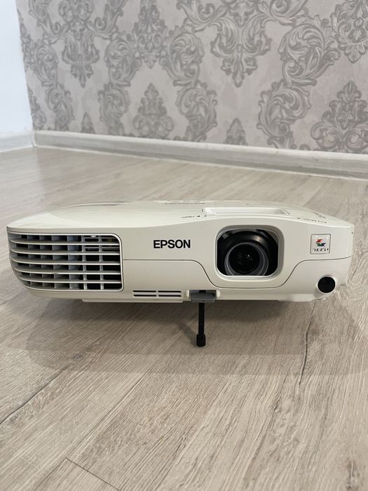 Пректор Epson EB-X8