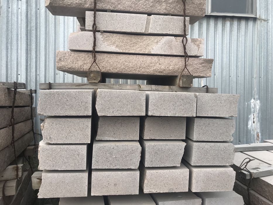 Гранитный бордюр. Гранитный поребрик.