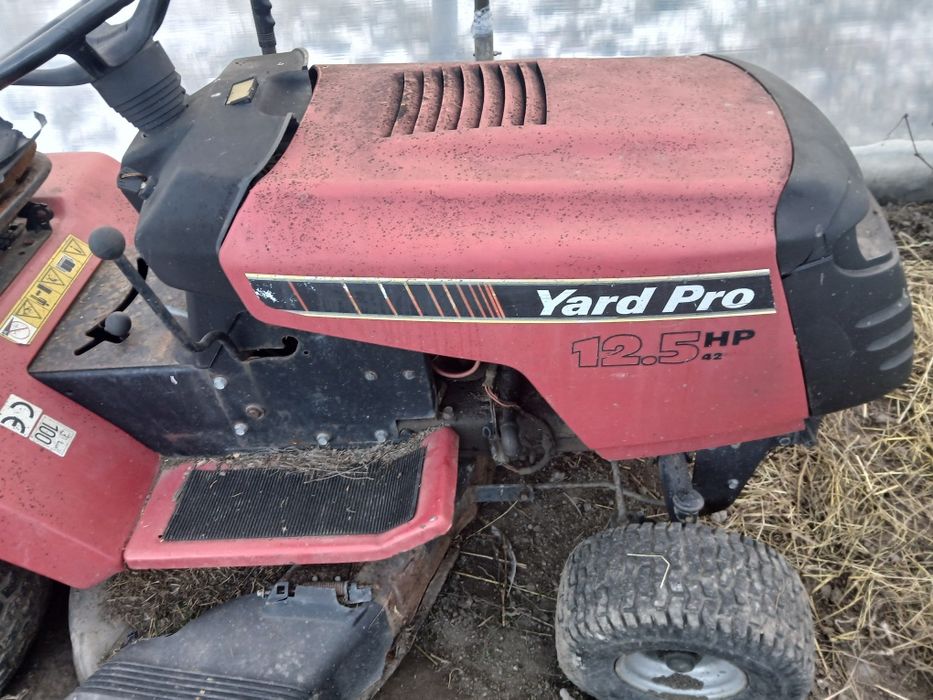 Vând două tractorașe de tuns iarba, perfect funcționale