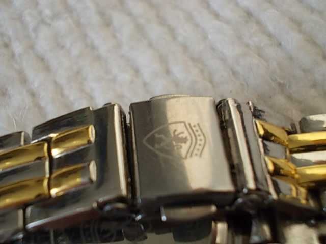 Красив дамски часовник Peugeot