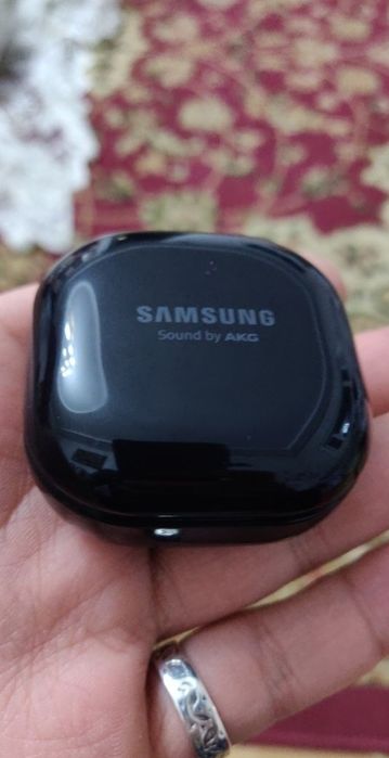 Продам беспроводной наушник оригинал