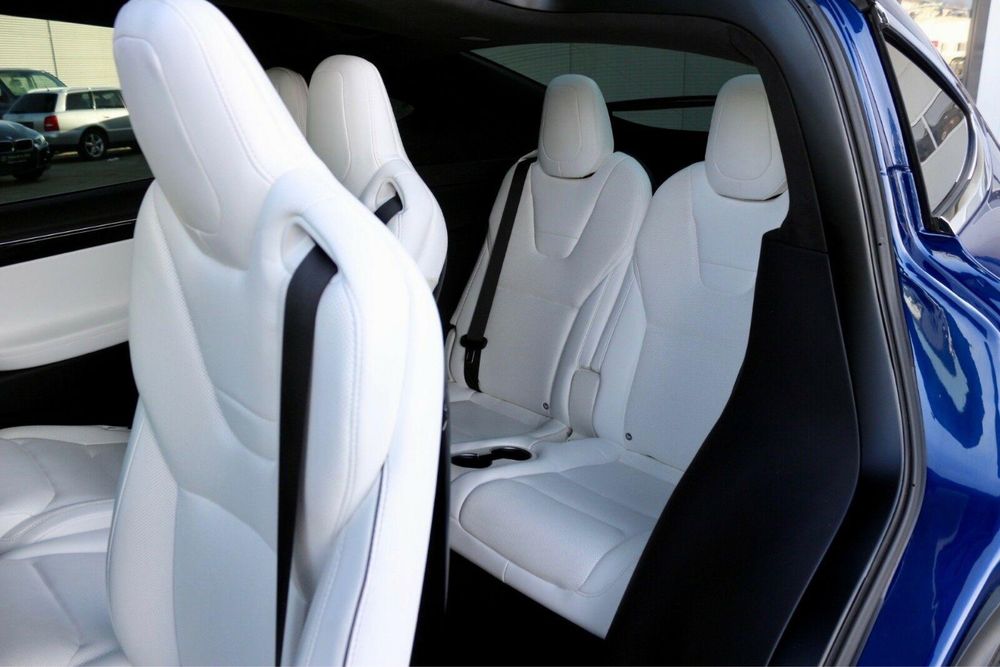 Tesla Model X 90D
