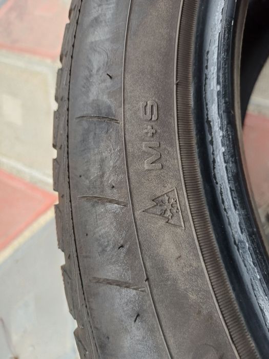 Vând 2 anvelope de iarna 205 50 r17 GOODYEAR foarte bune