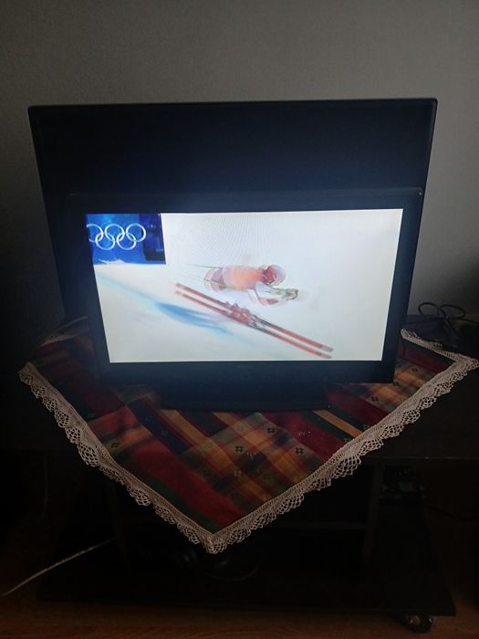 Vând tv mic de bucatarie cumpar tv defecte