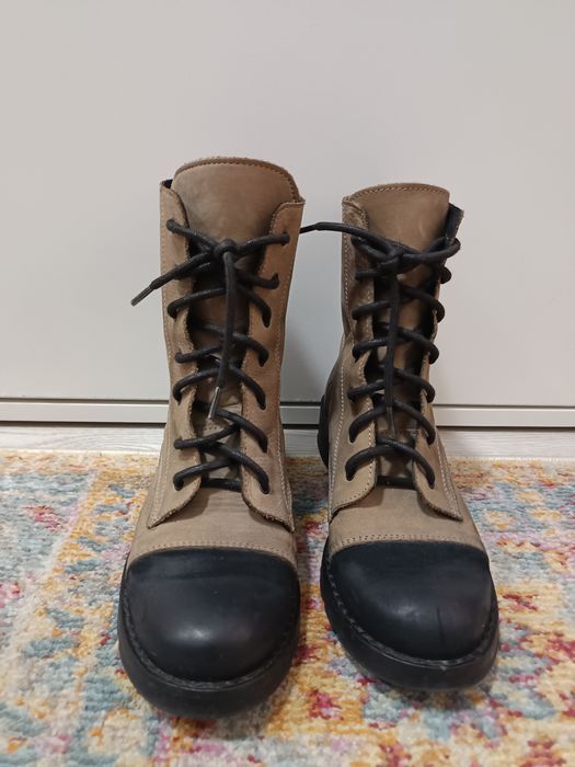 Продам ботинки .маломерят.на 35 размер