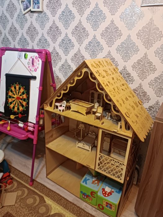 Продам деревянный домик для девочкии