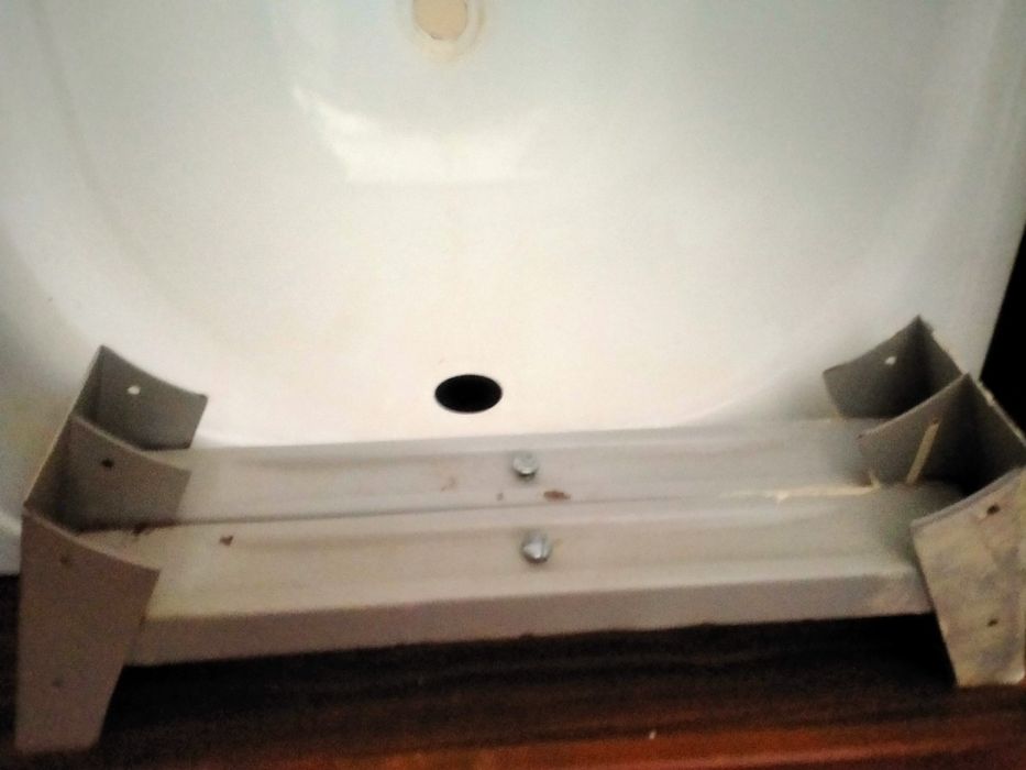 Продаются ванна металлическая