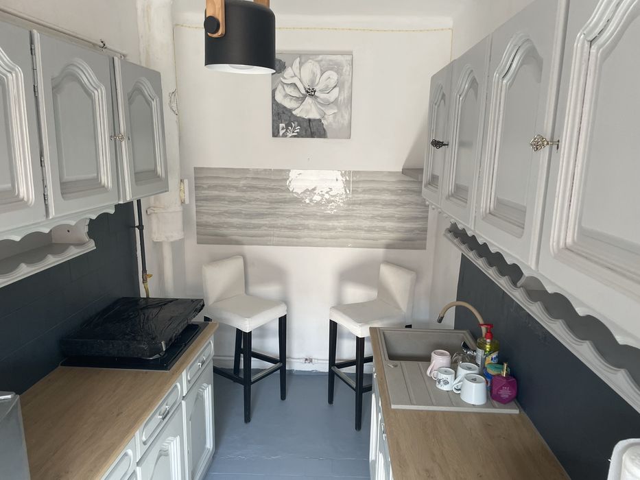 Apartament de 100m3 cu 3 camere si curte