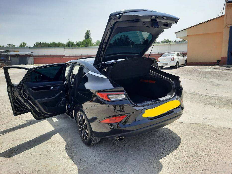 Avtomobil Jac J7