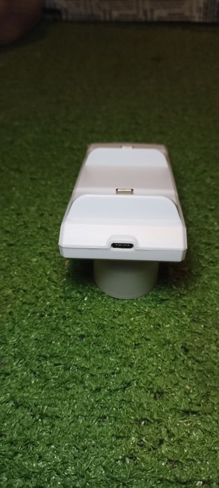 Dock station pentru controlere PlayStation 5