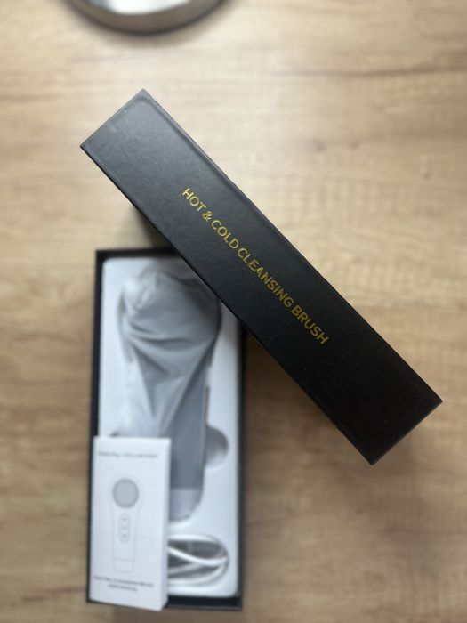 Hot and Cold Cleansing Brush