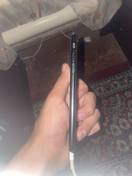 Iphone se 2020 iclout 64 qora