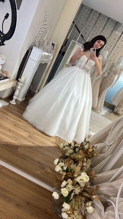 Rochie mireasa 2023