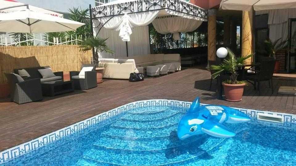 Работещ хотел с ресторант и басейн в гр. Несебър.