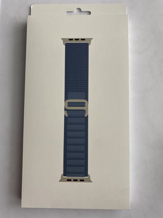 Оригинална каишка Alpine Loop за Apple Watch, неразопакована