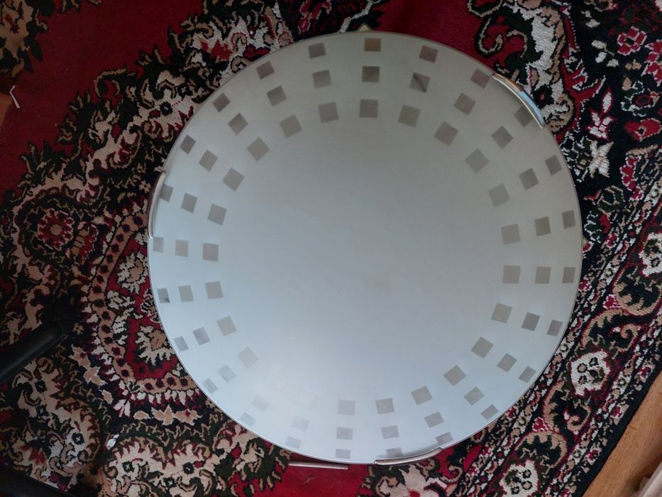 Продам люстру ,красивая ,светлая .