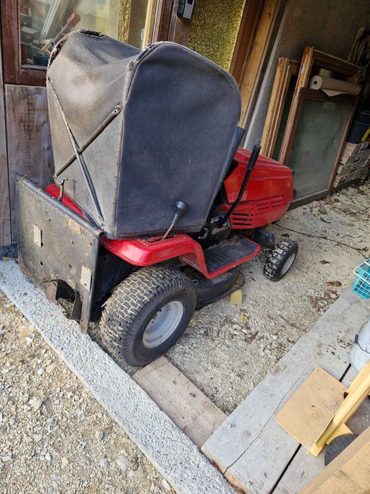 Tractor de iarba pentru gradina