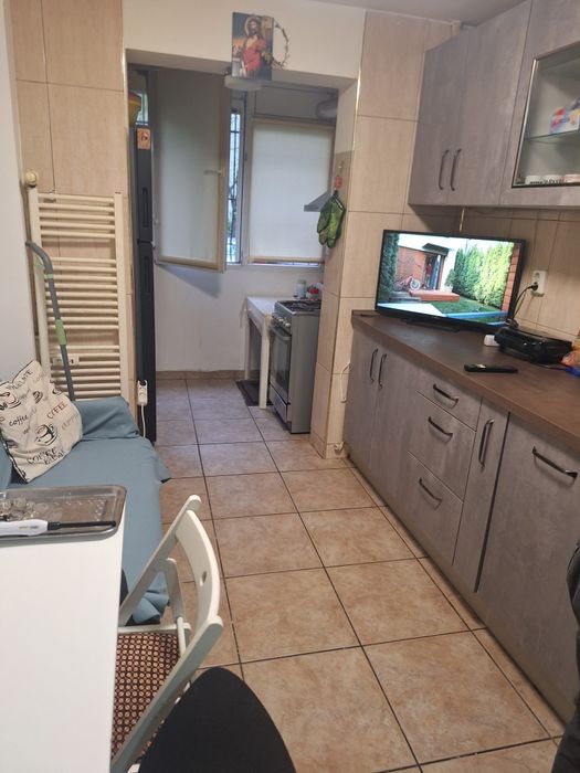 Vand Apartament  3 camere