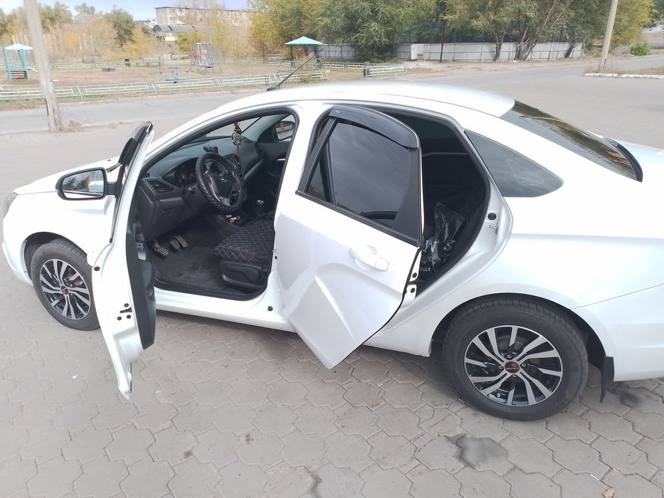 Продаю Весту 2021г.