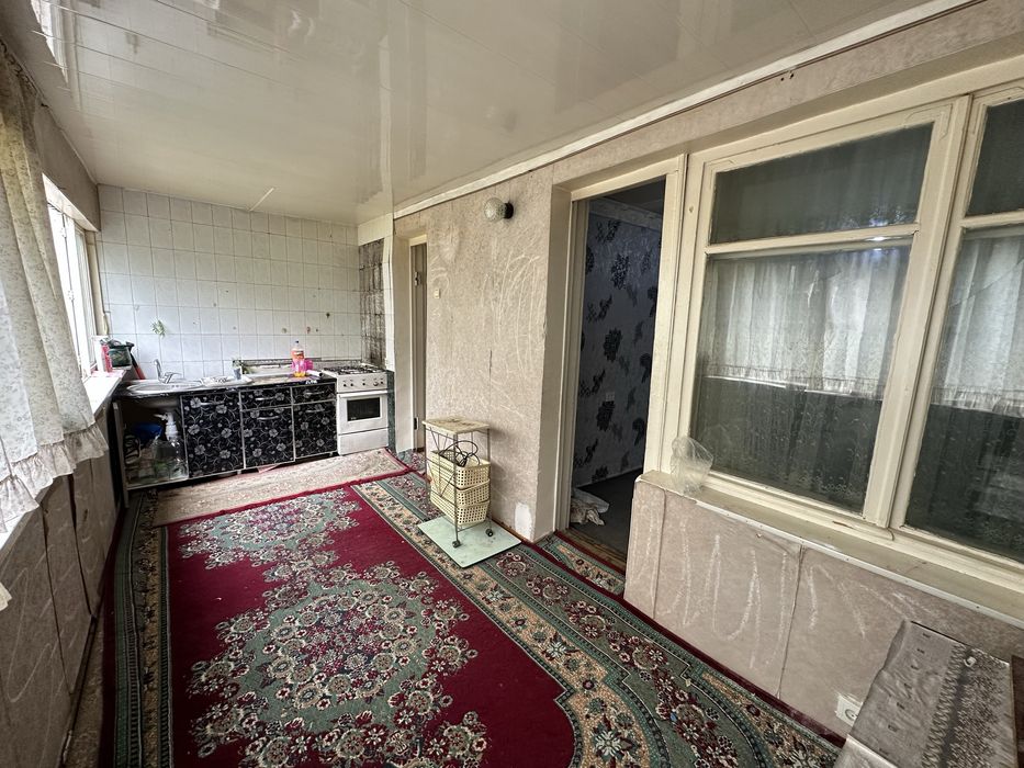 Феруза напротив эко базара продается квартира 2в3/4/5 кирпичный дом