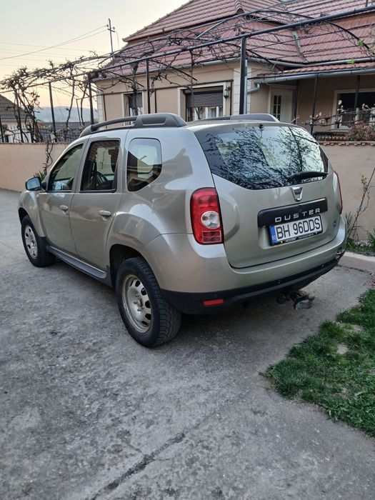 Vând Dacia duster