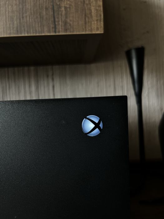 Xbox Series X 1TB Пълен комплект с джойстик и още