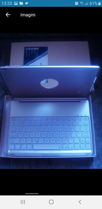 Carcasa tableta cu tastatura