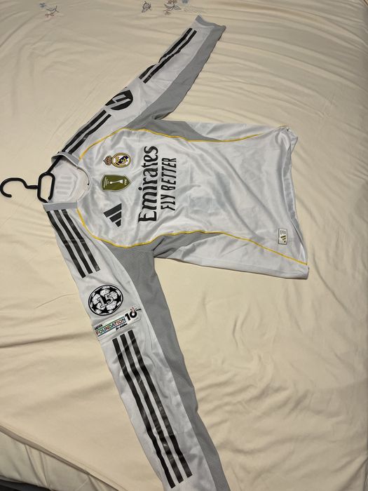 Vand bluza Real Madrid ,Jude bellingham marimea M  merge chiar daca purtati si XS