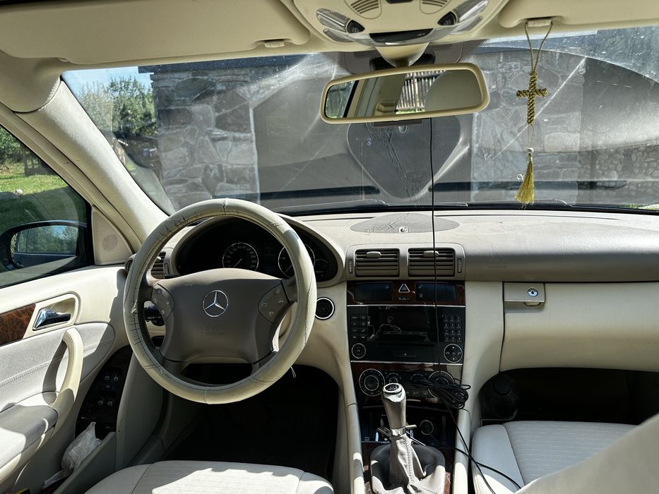 Mercedes-Benz C220