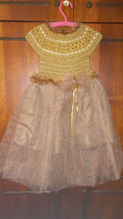 Продаются платья.