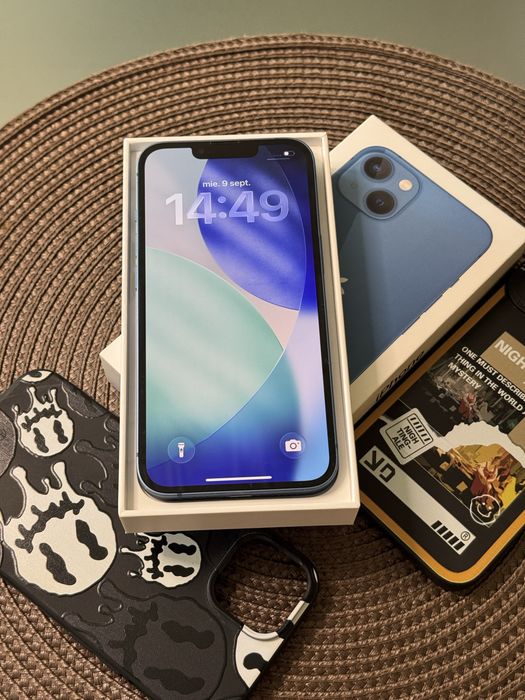iPhone 13 Blue 128 GB 89% ca si nou insotit de cutie si 2 huse