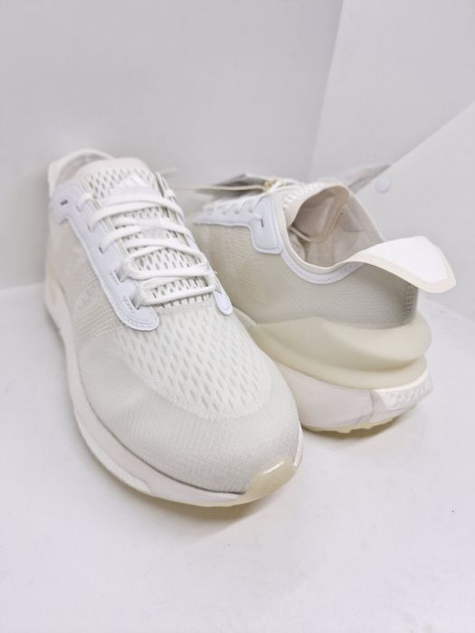 Adidas Avryn Boost HP5972 nr. 41 1/3,44 2/3