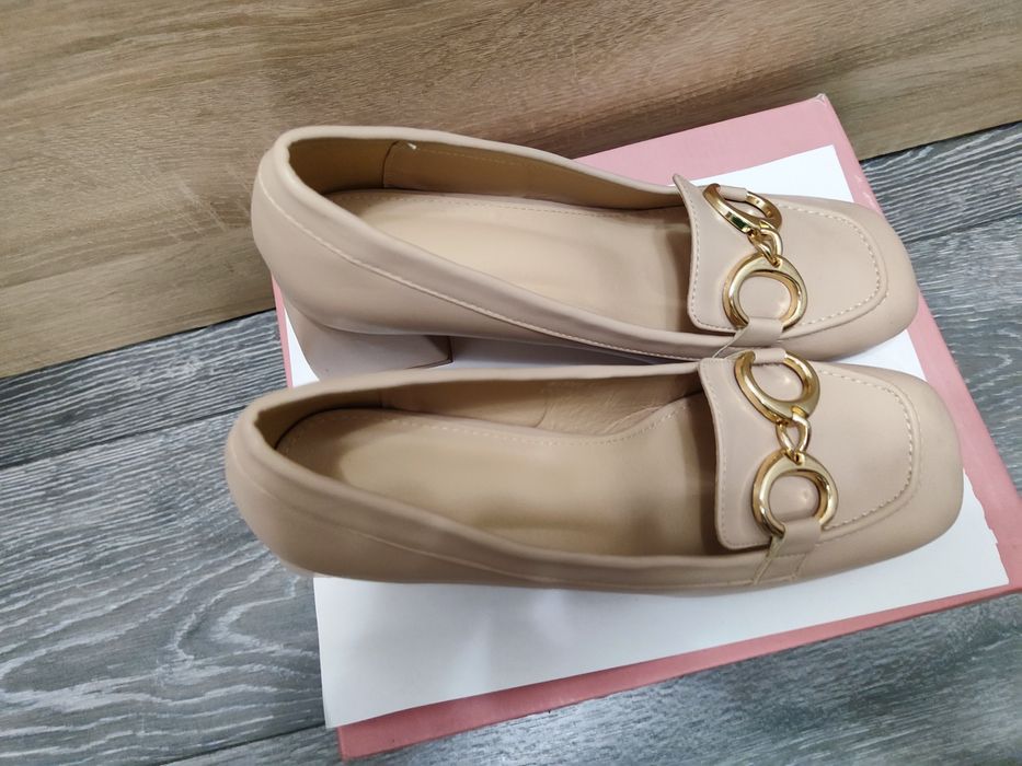 Нови обувки на ток