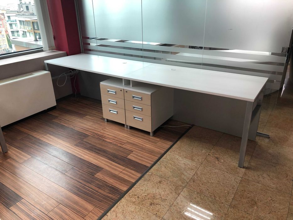 Офис мебели - конферентна маса, бюра с контейнери, бенч, столове и др.